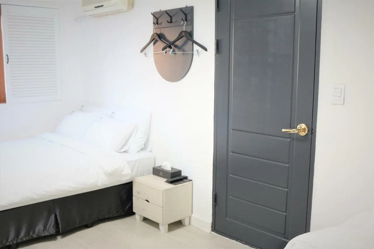 Must Stay Hotel Seoul 2*,