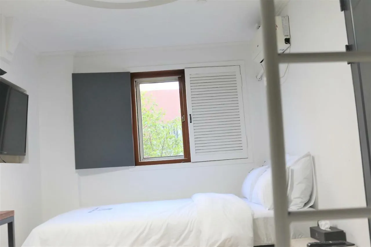 Must Stay Hotel Seoul 2*,